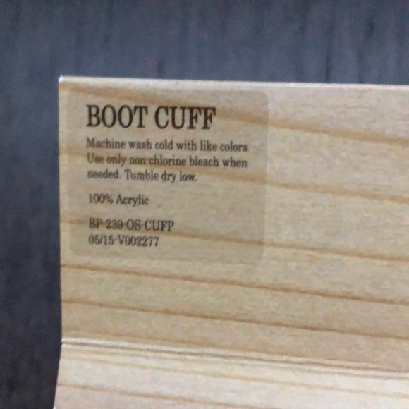 BearPaw Woman’s boot cuffs - Picture 4 of 5